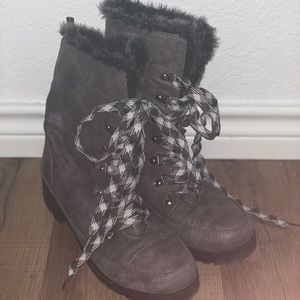 Faux fur grey lace up boots